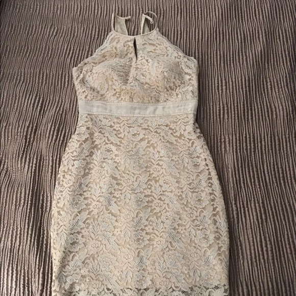 Lace dress - Picture 1 of 3